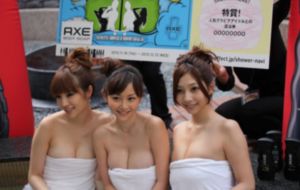 女同桌用手揉我的jiji